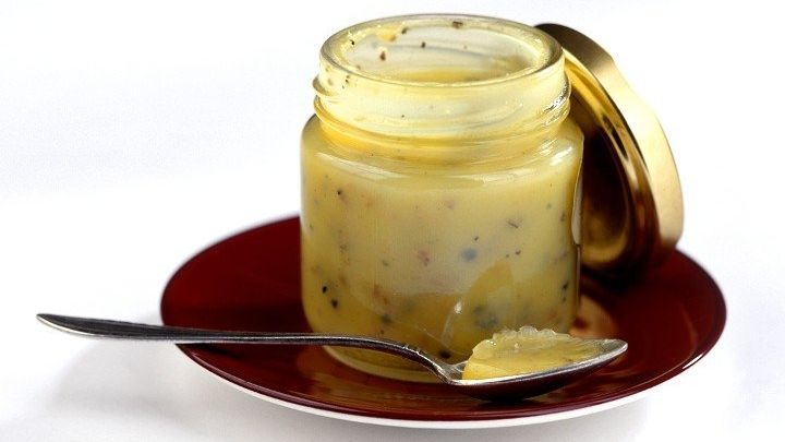 Lanýžové máslo si můžete uschovat také ve sklenici.