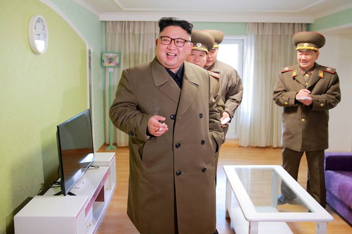 Severokorejský vůdce Kim Čong-un s vojenskými veliteli