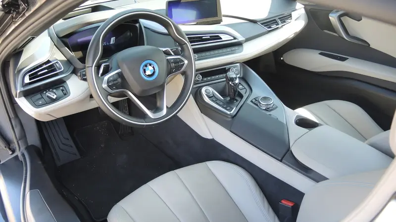 Klasika Nebo Hybridni Moderna Sestivalcove Bmw Z4 Proti Sci Fi Superautu Bmw I8 Novinky Cz