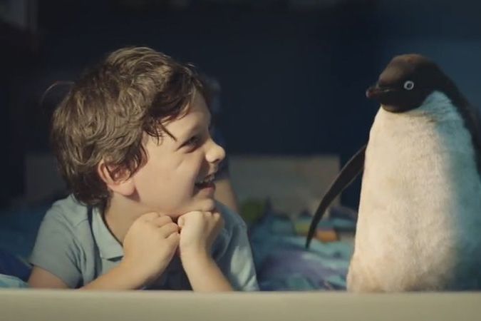 BEZ KOMENTÁŘE: Vánoční reklama s tučňákem útočí na city diváků