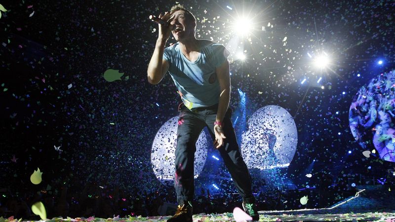 Už žádný skandál. Coldplay mladíka žádajícího dívku o ruku důkladně prověřili