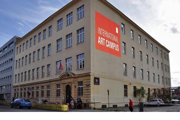 Budova školy International Art Campus Prague, známé jako Literární akademie