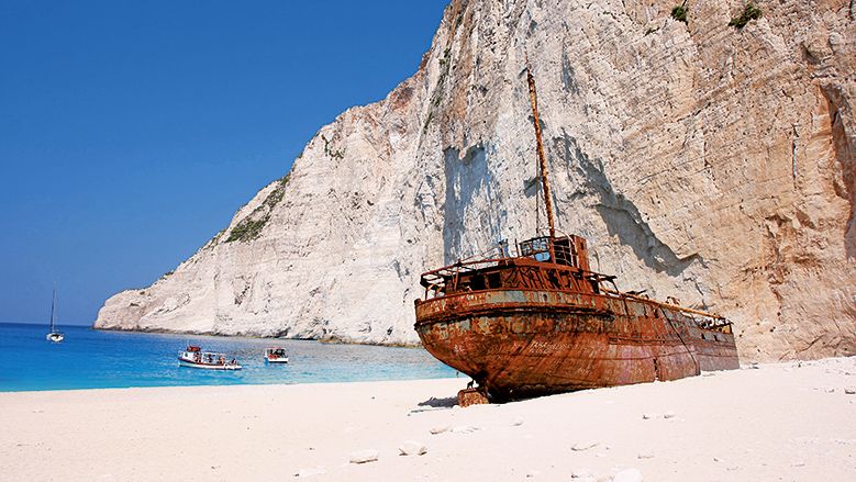 Pláž Navagio patří k nejfotografovanějším plážím celého Středomoří