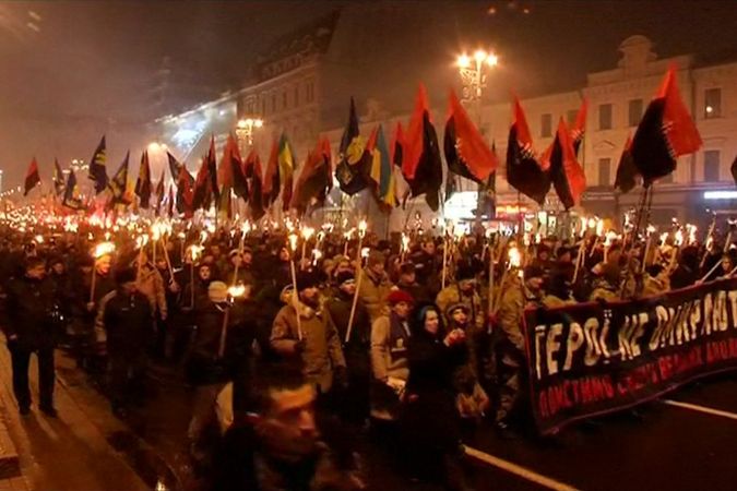 BEZ KOMENTÁŘE: Tisíce Ukrajinců pochodují v centru Kyjeva 
