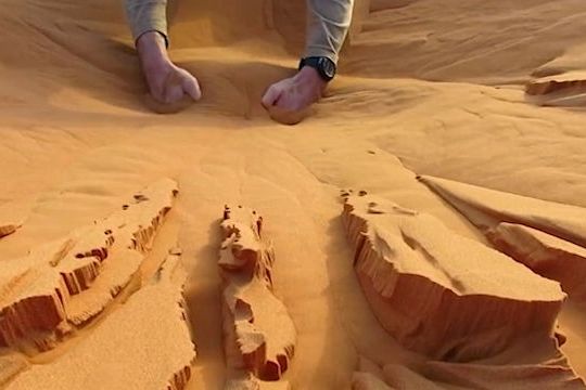 BEZ KOMENTÁŘE: Písečné duny na Sahaře vytváří fascinující obrazce