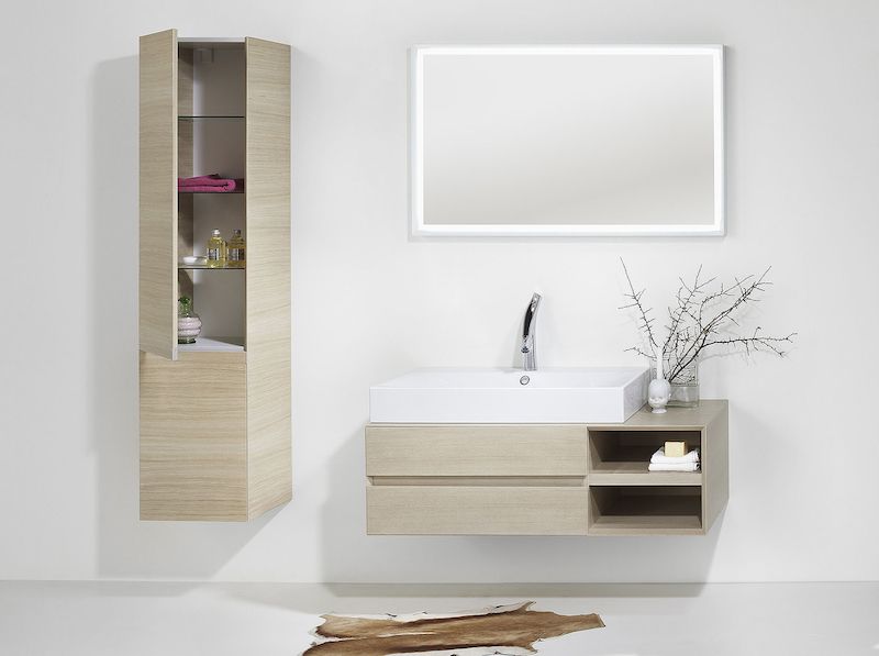 Atraktivní série Spaces XL v provedení běleného dubu je otevřená každé moderní koupelně. Uzavřené skříňky a zásuvky se podle přání potkávají s otevřeným úložným prostorem. 