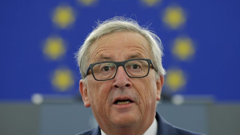 Jean-Claude Juncker seznamuje europoslance se stavem EU. 