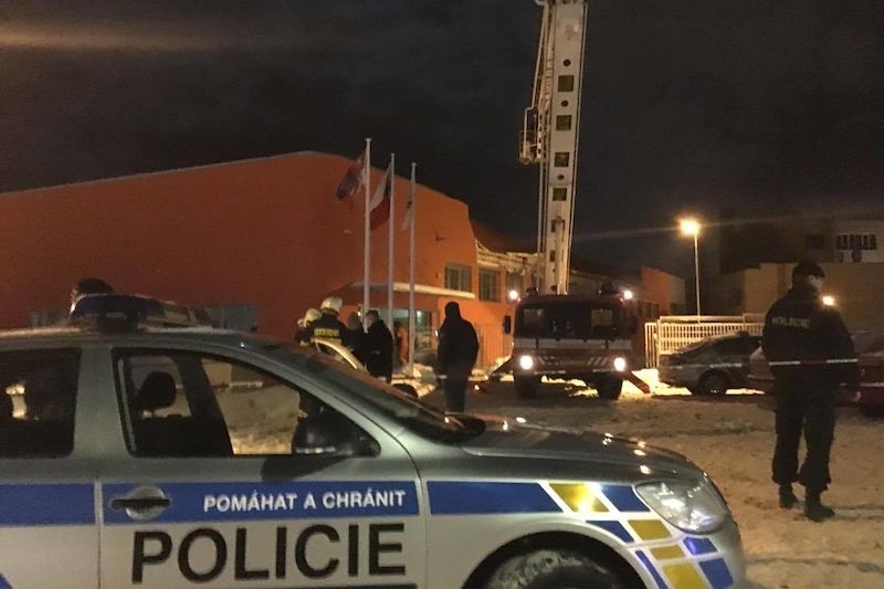 Policie a hasiči zasahují u tělocvičny v České Třebové