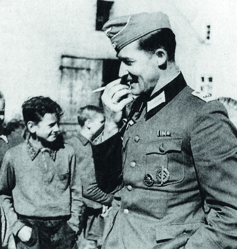Kapitán wehrmachtu Wilhelm Hosenfeld, který pomohl Szpilmanovi přežít poslední dny války.