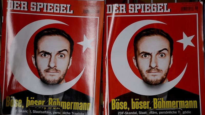 Německý satirik Jan Böhmermann na titulní straně magazínu Der Spiegel