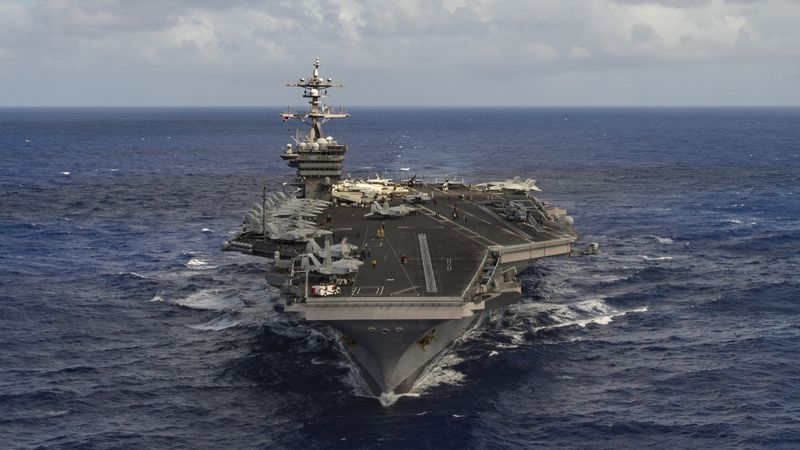 USS Carl Vinson se v lednu plavil Pacifikem 