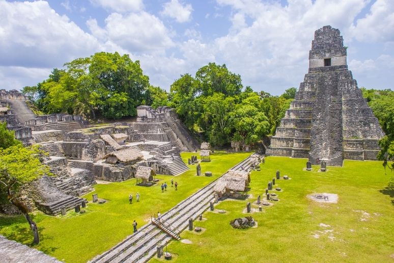 Město Tikal patří k největším záhadám lidstva. I proto je mezi turisty tak populární.