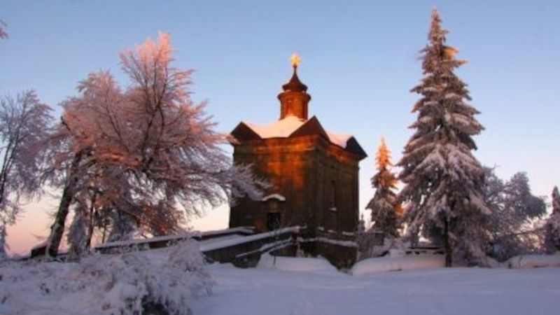 Kaple Pany Marie Sněžné na Hvězdě v Broumovských stěnách.