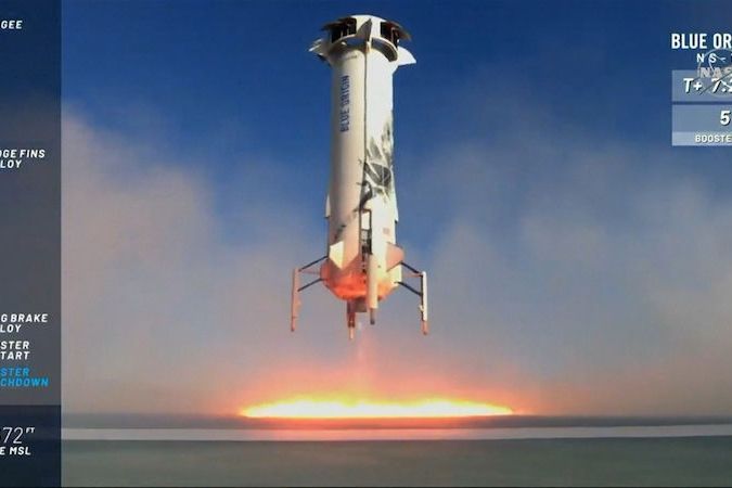 BEZ KOMENTÁŘE: Start i přistání rakety společnosti Blue Origin