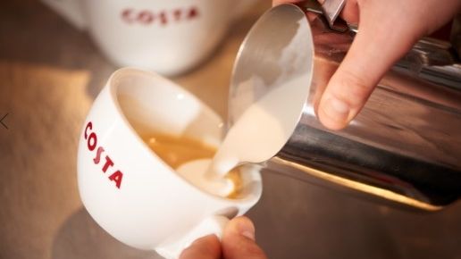 Kávový seminář Costa Coffee. Odhalíte tajemství kávy a její přípravy nebo se naučíte techniku latte art. Staňte se kávovým odborníkem a naučte se připravit si svoji vlastní kávu, 1790 Kč.