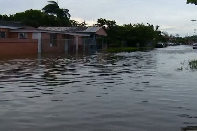 Monstrózní hurikán Dorian stále pustoší Bahamy