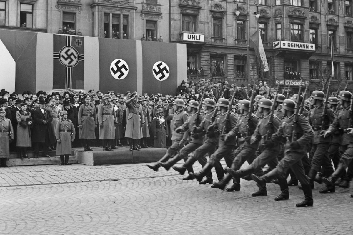 Přehlídka německých vojsk 19. března na Václavském náměstí v Praze. 