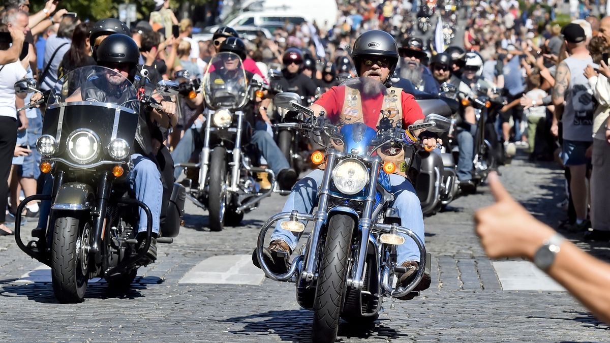 Prázdniny v Praze uzavře spanilá jízda 800 harleyů