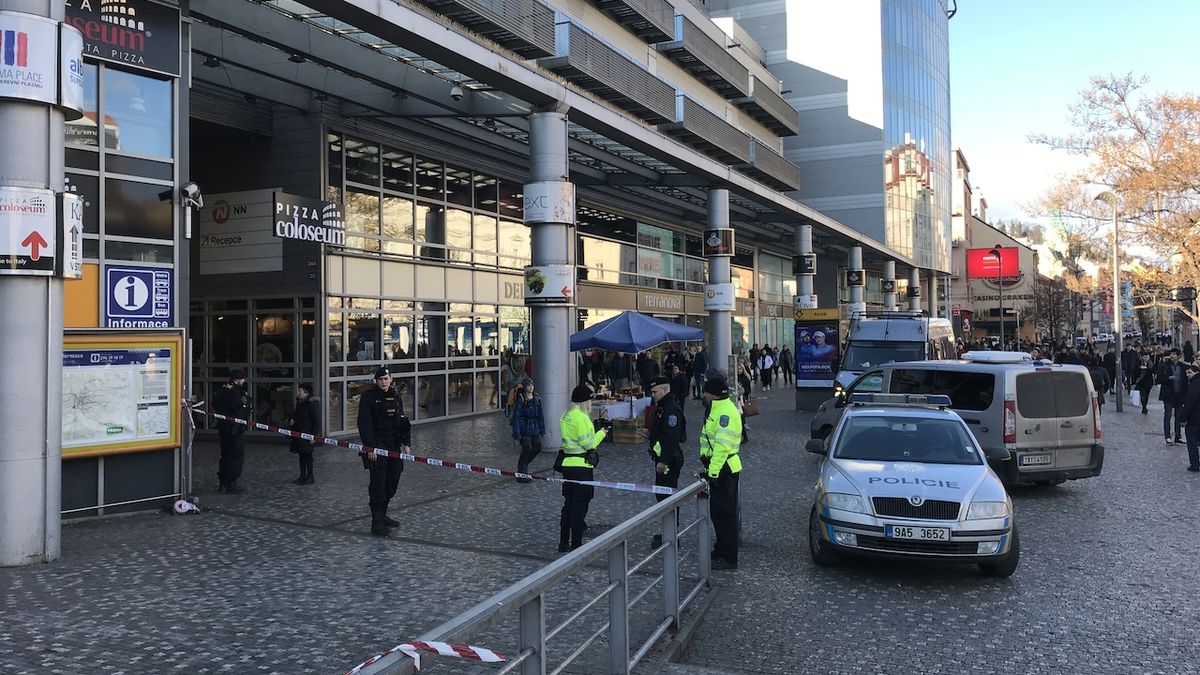 Anonym nahlásil bombu ve stanici metra Anděl