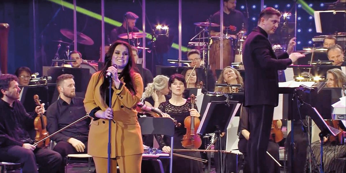 Ewa Farna a Janáčkova filharmonie Ostrava vyprodala halu Gong.