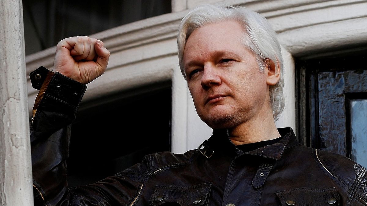 Zakladatel WikiLeaks Assange se ve věznici ožení s partnerkou