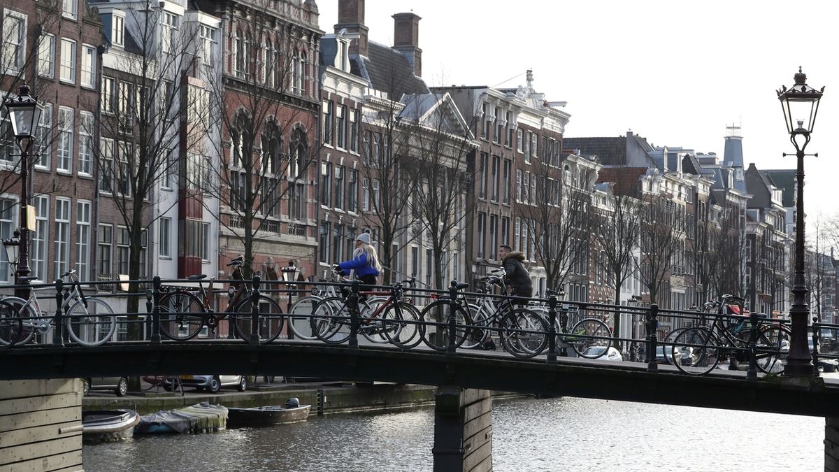 Amsterdam má právo zakázat ve svém centru další obchody pro turisty, rozhodl soud