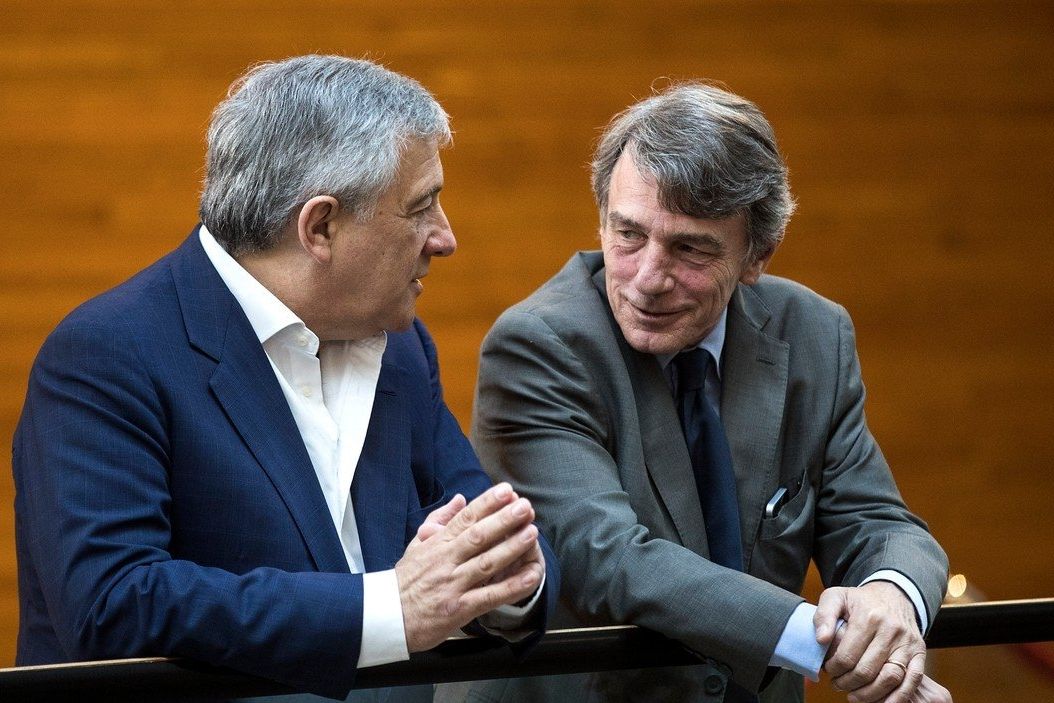David-Maria Sassoli (vpravo) s dosluhujícím předsedou Evropského parlamentu Antoniem Tajanim. 