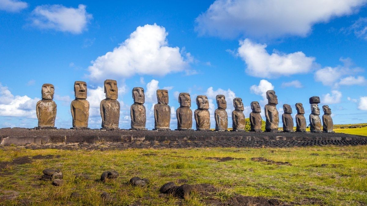 Velikonoční ostrov je domovem slavných soch moai. 