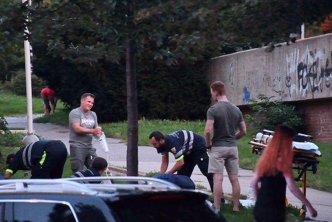 BEZ KOMENTÁŘE: V pražských Stodůlkách byli pobodáni dva lidé