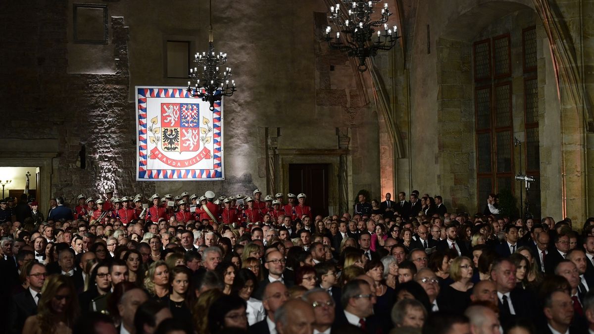 Ve Vladislavském sále Pražského hradu se 28. října 2018 konal slavnostní ceremoniál udílení státních vyznamenání.