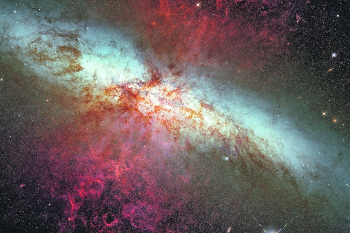 Výbuch supernovy SN 2014J zachycený Hubbleovým teleskopem