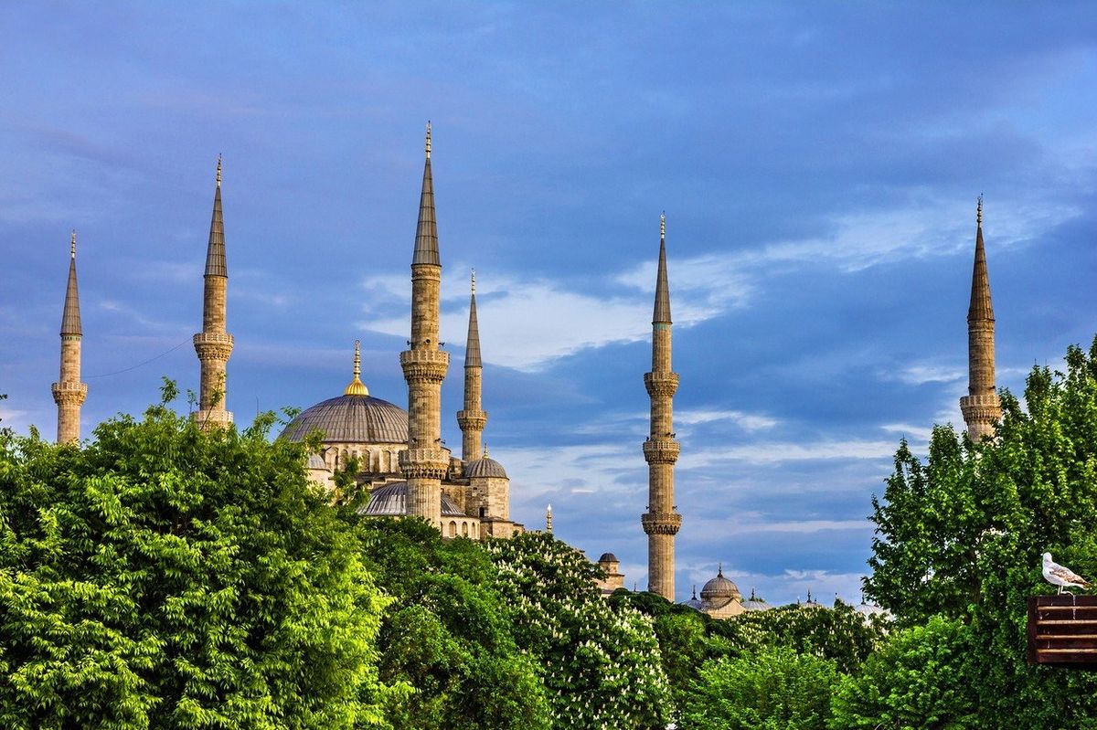 Jednou z dominant města je také Mešita sultána Ahmeda známá coby Modrá mešita. 