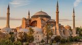 Istanbul je kosmopolitní brána do Orientu. Oslní vůněmi i tradiční kuchyní