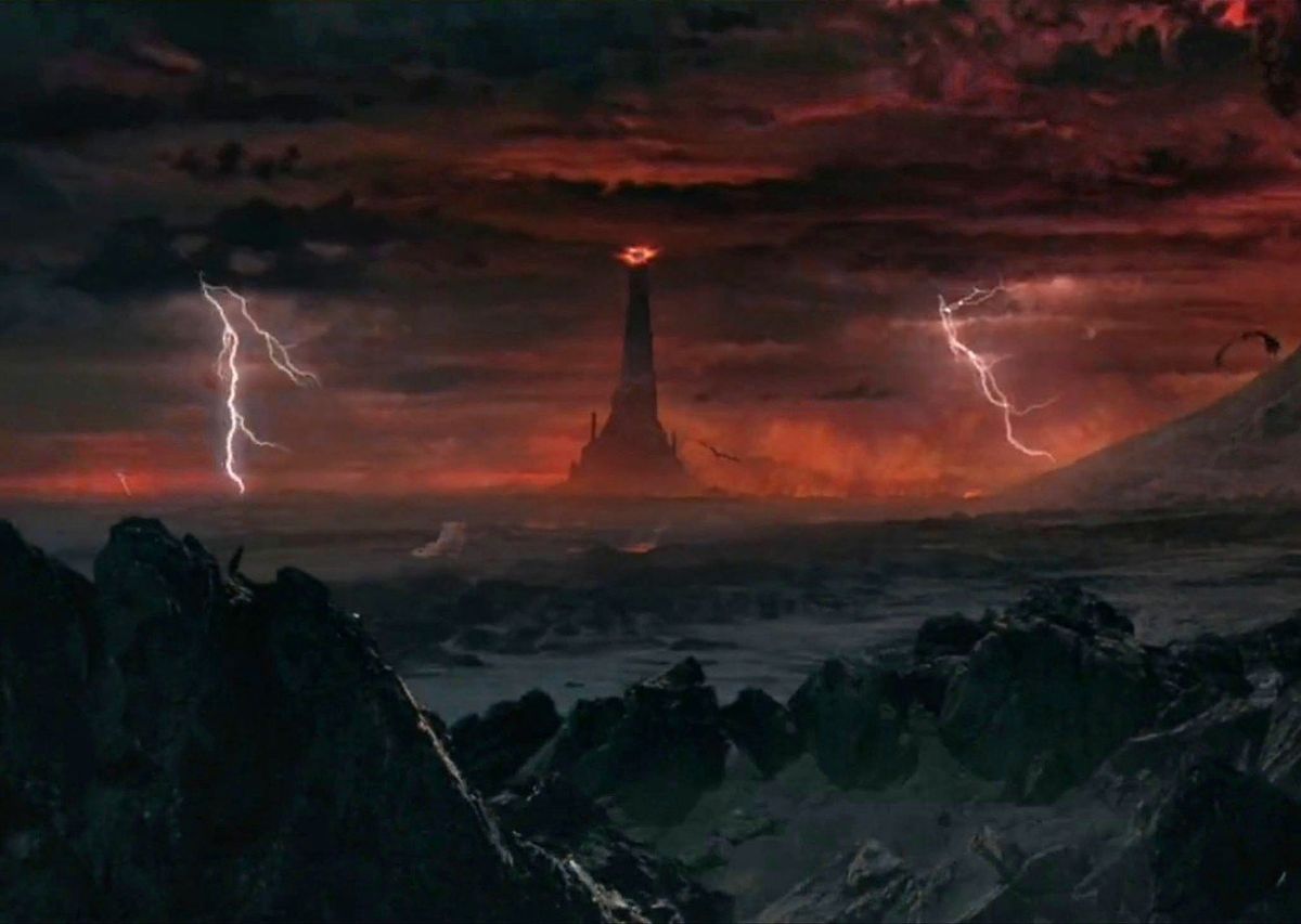 Záběr z filmové trilogie Pán prstenů se Sauronovou věží Barad-dûr.