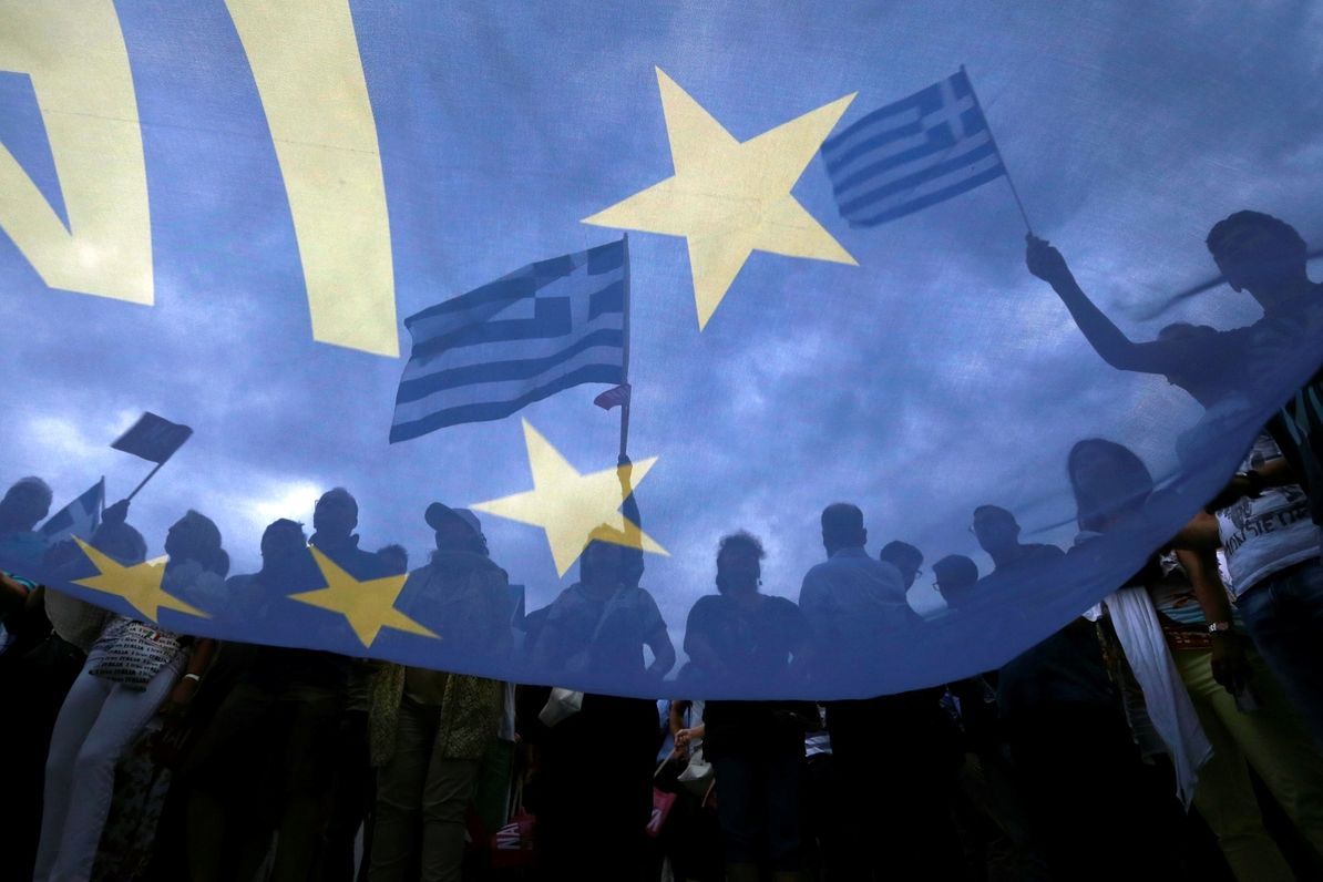 Členové eurozóny za osm let do Řecka nalili téměř 257 miliard eur (6,6 biliónu korun).