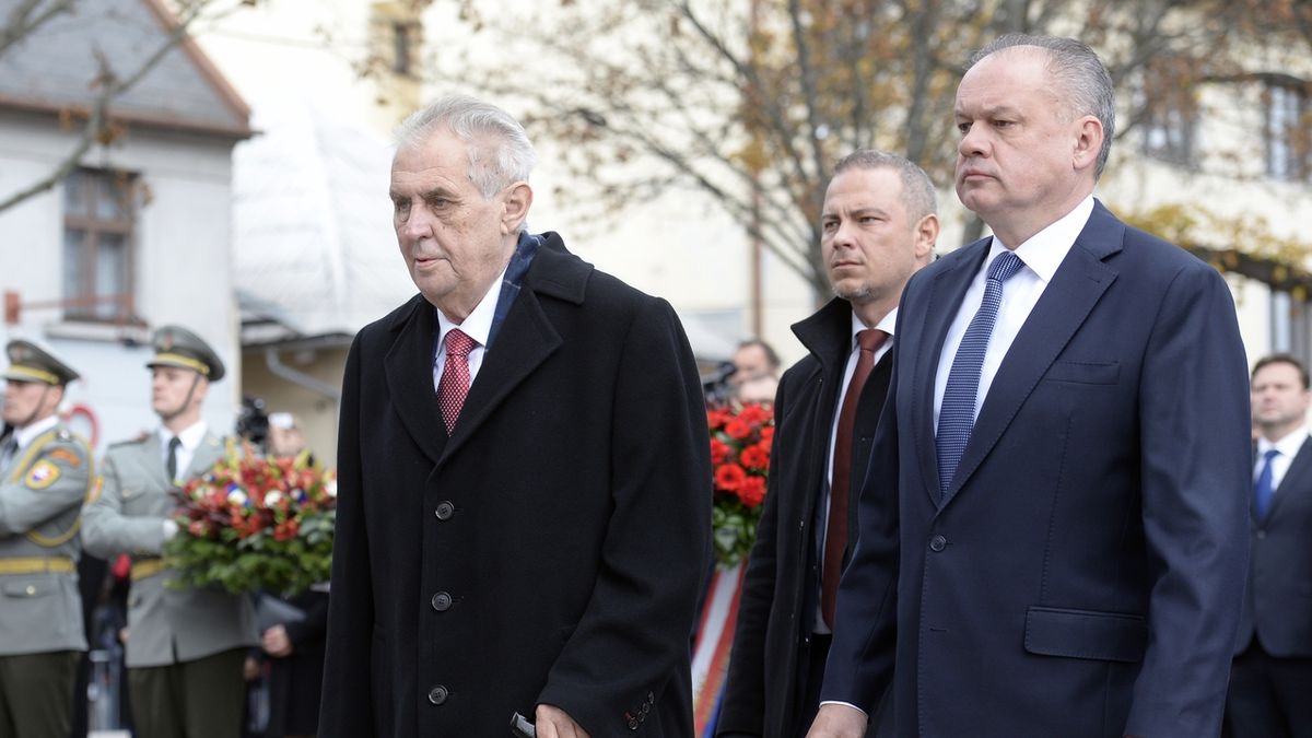 Český prezident Miloš Zeman (vlevo) a prezident Slovenska Andrej Kiska.
