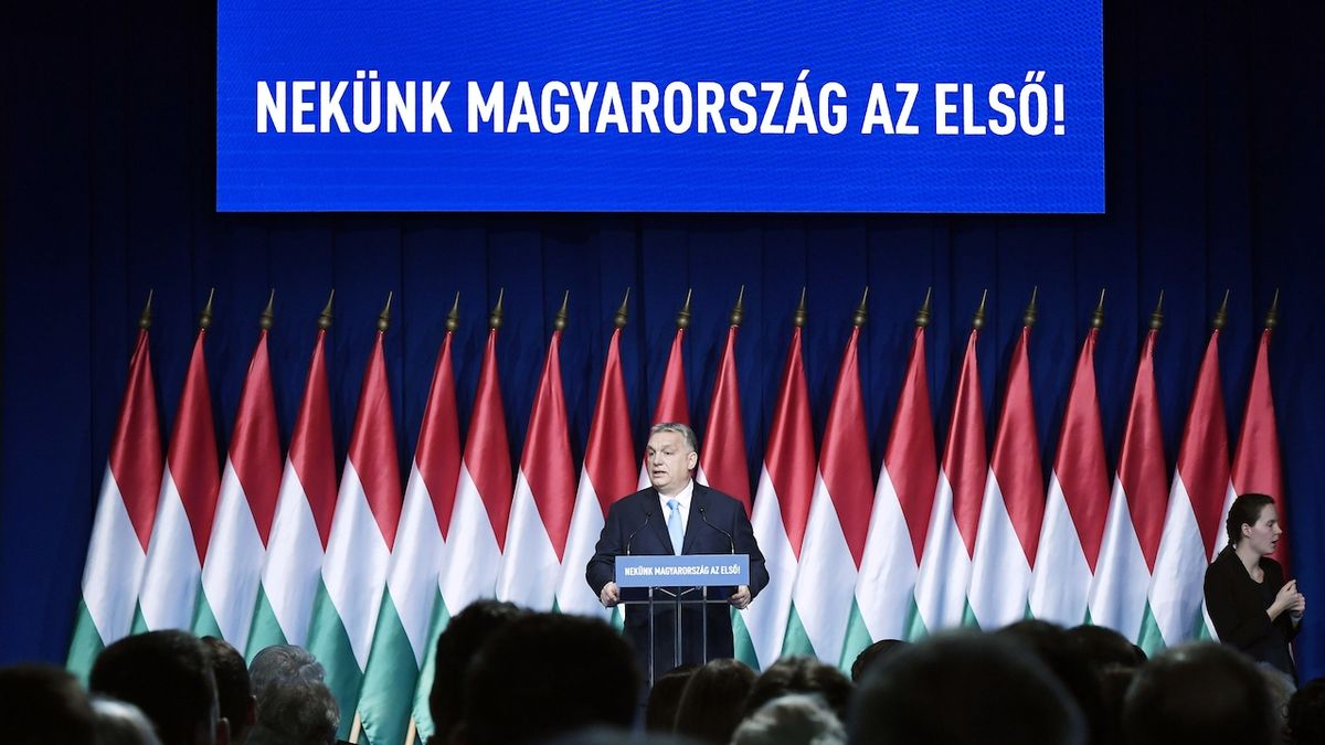 Pro nás je Maďarsko první, píše se nad Viktorem Orbánem.