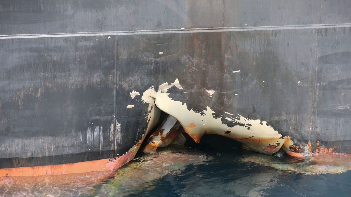 Výbuch poškodil záď norského tankeru. 