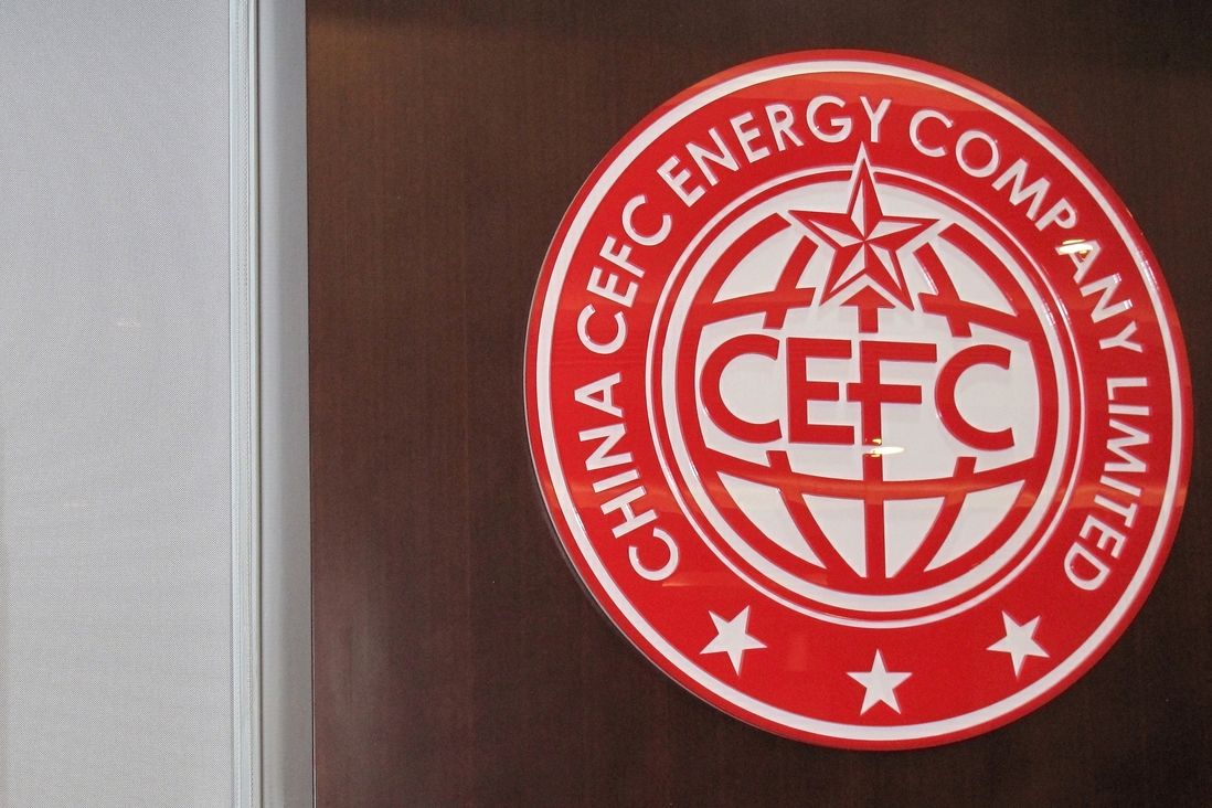 Logo CEFC na centrále v Šanghaji