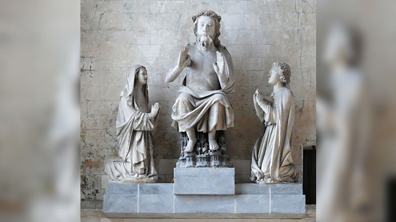 Kristus jako soudce a Panna Maria a sv. Jan Evangelista jako přímluvci za lidstvo, sousoší původně z katedrály v Thérouanne, nyní v příčné lodi katedrály v Saint-Omer.