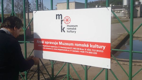 Muzeum romské kultury v úterý převzalo vepřín v Letech