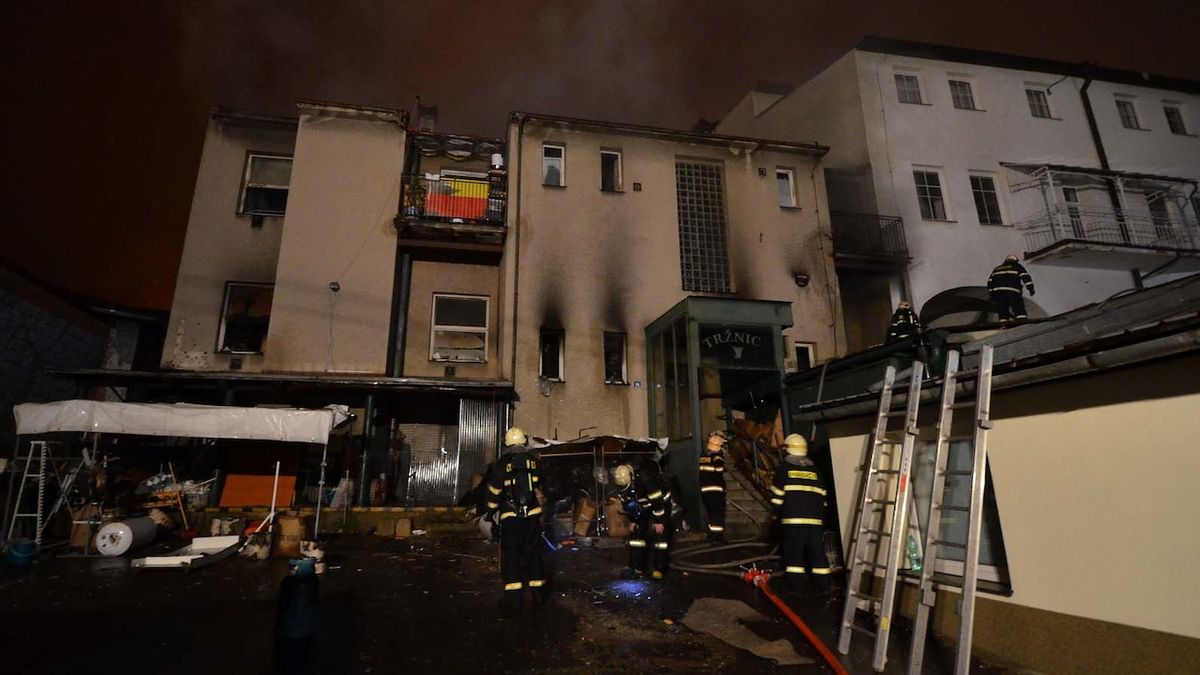 Požár dvoupodlažní budovy ve Frenštátě pod Radhoštěm