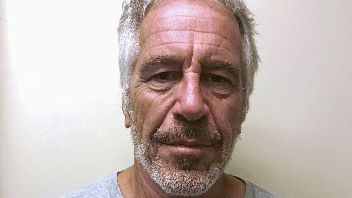 Jeffrey Epstein byl vyšetřován ze zneužívání desítek nezletilých dívek v New Yorku a na Floridě