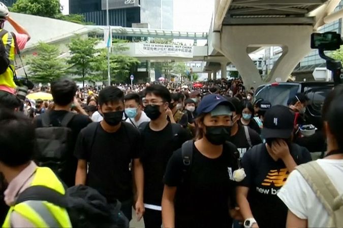 BEZ KOMENTÁŘE: V Hongkongu pokračují masové demonstrace