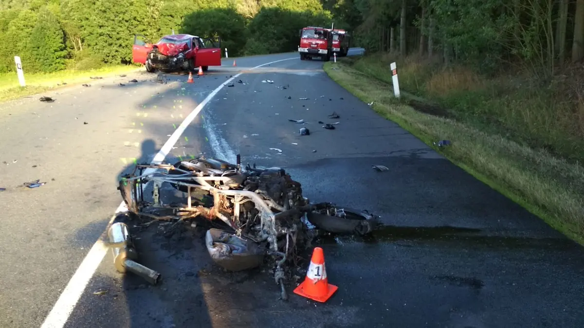 Motorkar Na Zlinsku Se Srazil S Autem Zemrel Na Miste Novinky Cz