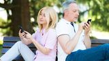 Terapeut Matěj Krejčí: Kdekomu dochází, že mobil sleduje až moc, ale neumí to řešit