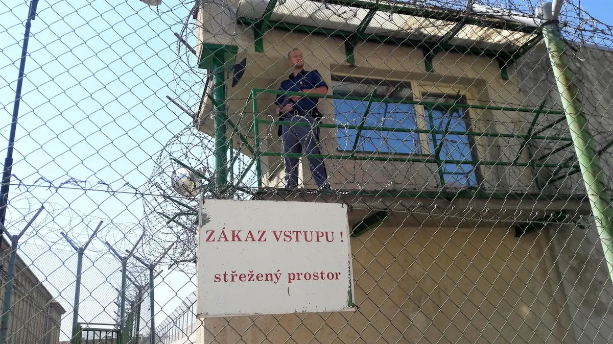 Bývalý dozorce z Rýnovic dostal za trestání vězně podmínku