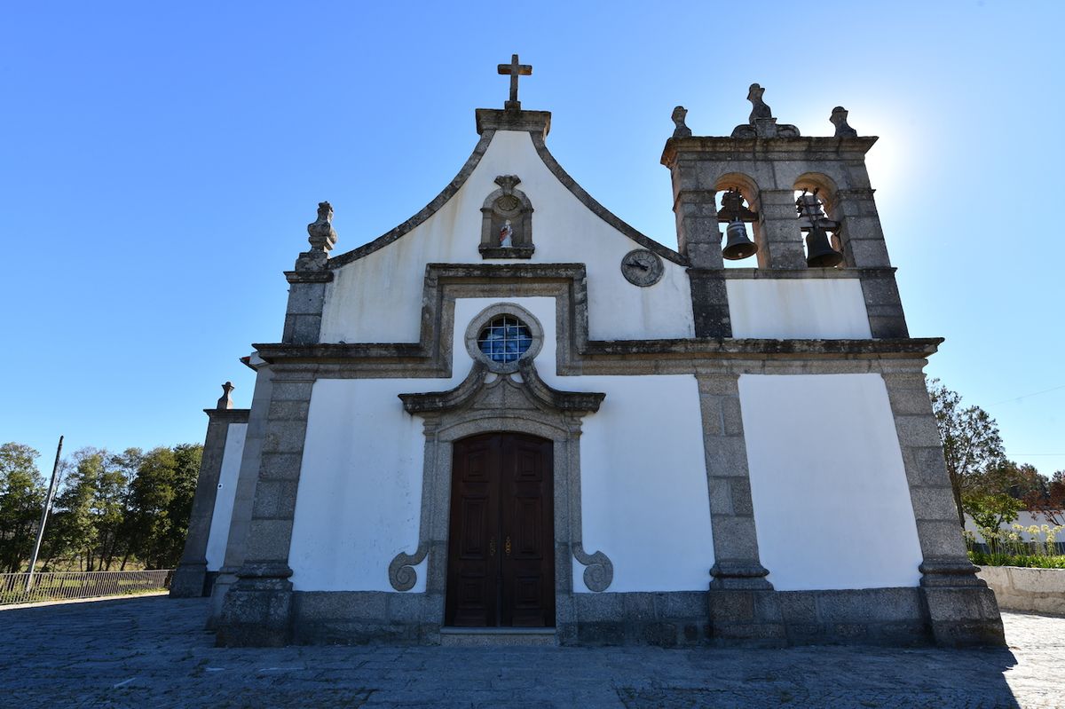 Travancinha se nachází v silně věřící oblasti, a tak je kostel z 18. století místem, kde se lidé často potkávají se sousedy.