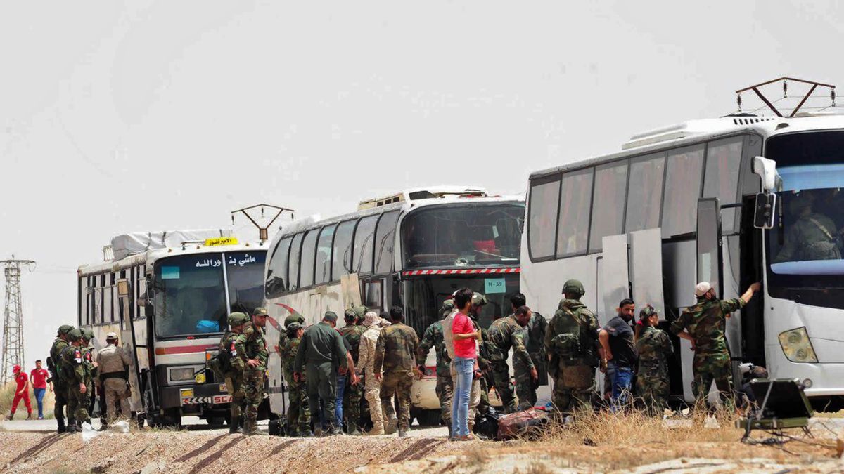 Evakuace bojovníků skupiny Džaíš al-Islám z Dumajru 