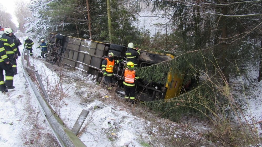 Nehoda linkového autobusu u Třebechovic pod Orebem